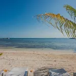 Marysol Private Beach D12 Next To Nomads